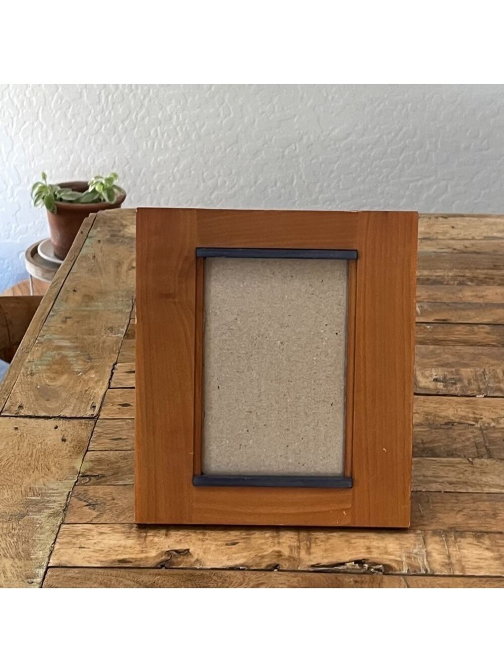 Photo Frame Light-Brown Natural Wood 4 x 6" Dark Blue Detail Minimalist Modern